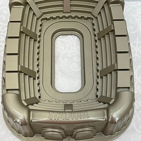Nordic Ware Stadium-Shaped Cake Pan 9-Cup Capacity - Picture 6 of 6